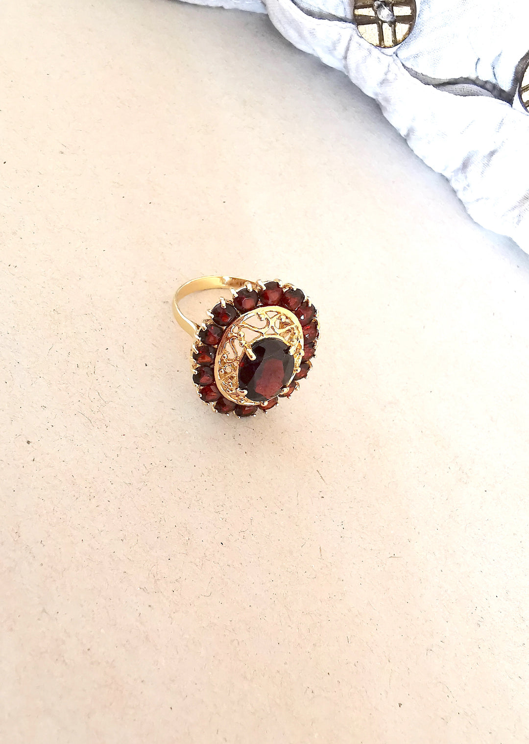 Bague Grenats / Or Jaune 18 K / (750°/°°) / 18 carats