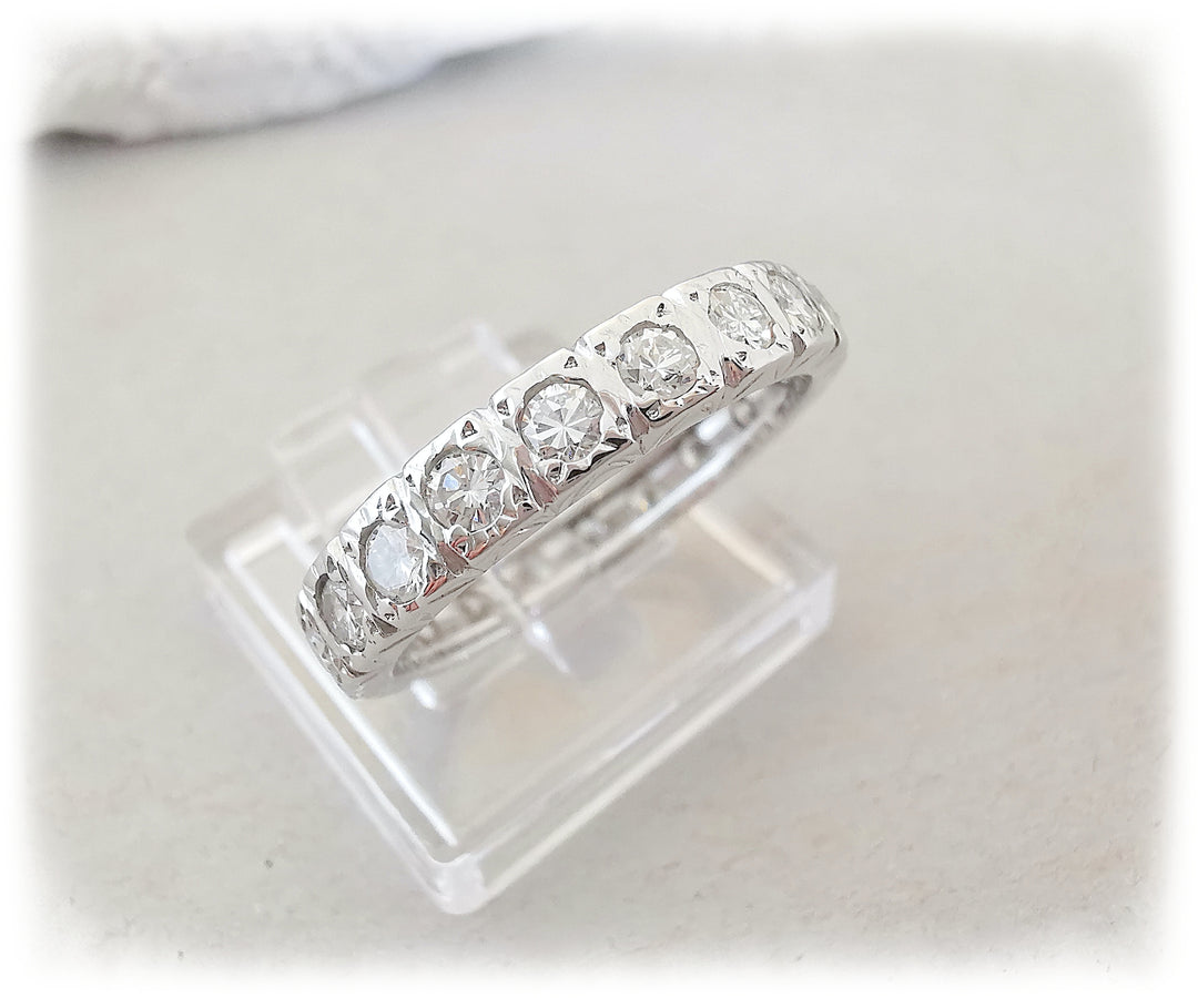 Bague Alliance Américaine / Diamants 0,90 ct / Or blanc 18 K / (750°/°°) / 18 carats