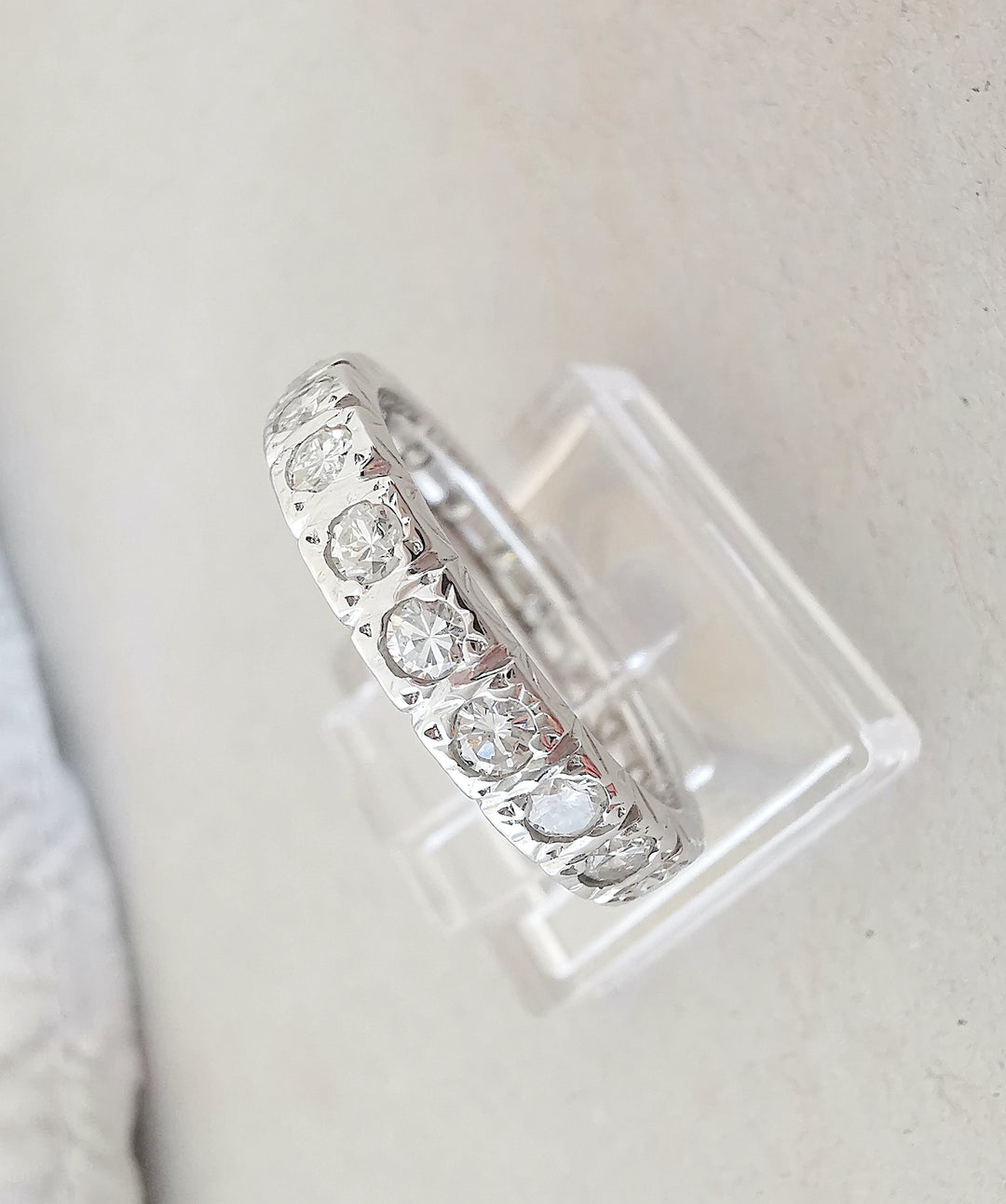 Bague Alliance Américaine / Diamants 0,90 ct / Or blanc 18 K / (750°/°°) / 18 carats