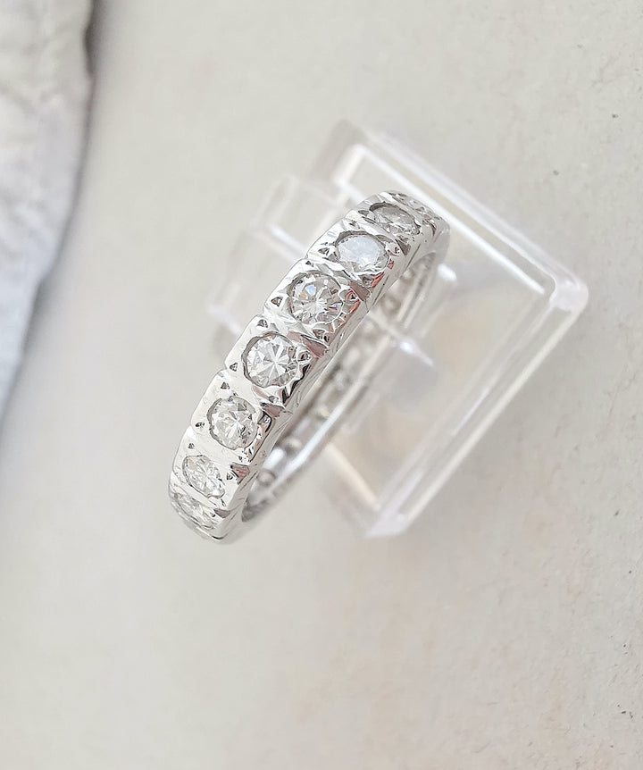 Bague Alliance Américaine / Diamants 0,90 ct / Or blanc 18 K / (750°/°°) / 18 carats