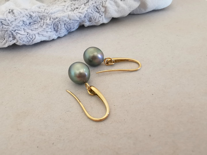Boucles d'oreilles Pendantes / Perles de Tahiti / Or Jaune 18 K / 18 carats / (750°/°°)