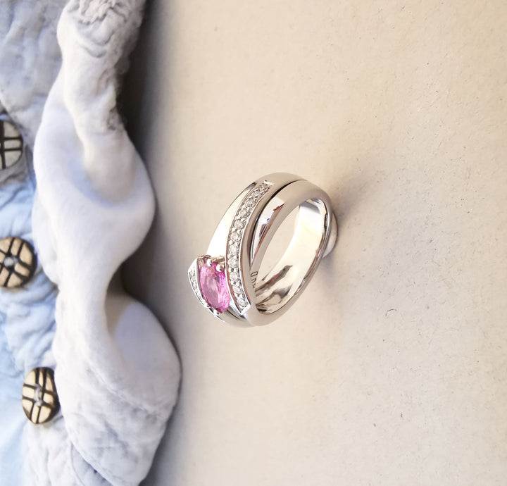 Bague Louis FERAUD / CORINDON Rose / Diamants / Or Gris 18 K / 18 carats / (750°/°°)