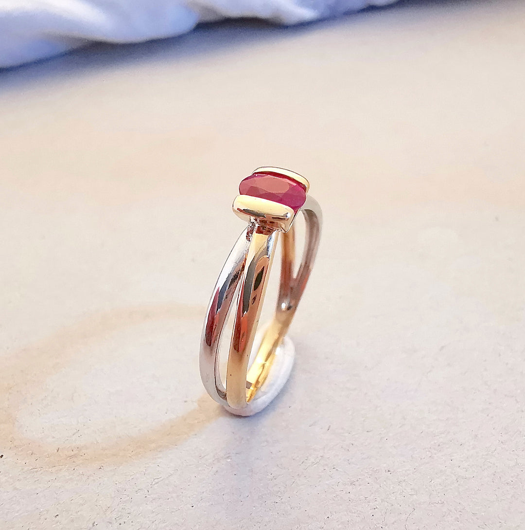 Bague Rubis Solitaire / Or 2 tons 18 K / 18 carats / (750°/°°)