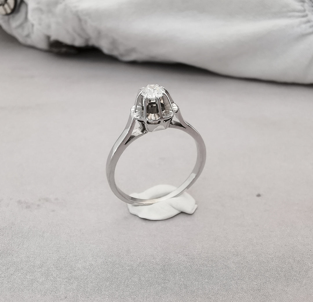 Bague Ancienne solitaire / Or Gris 18 K / Diamant taille ancienne 0,25 ct / (750°/°°) / 18 carats