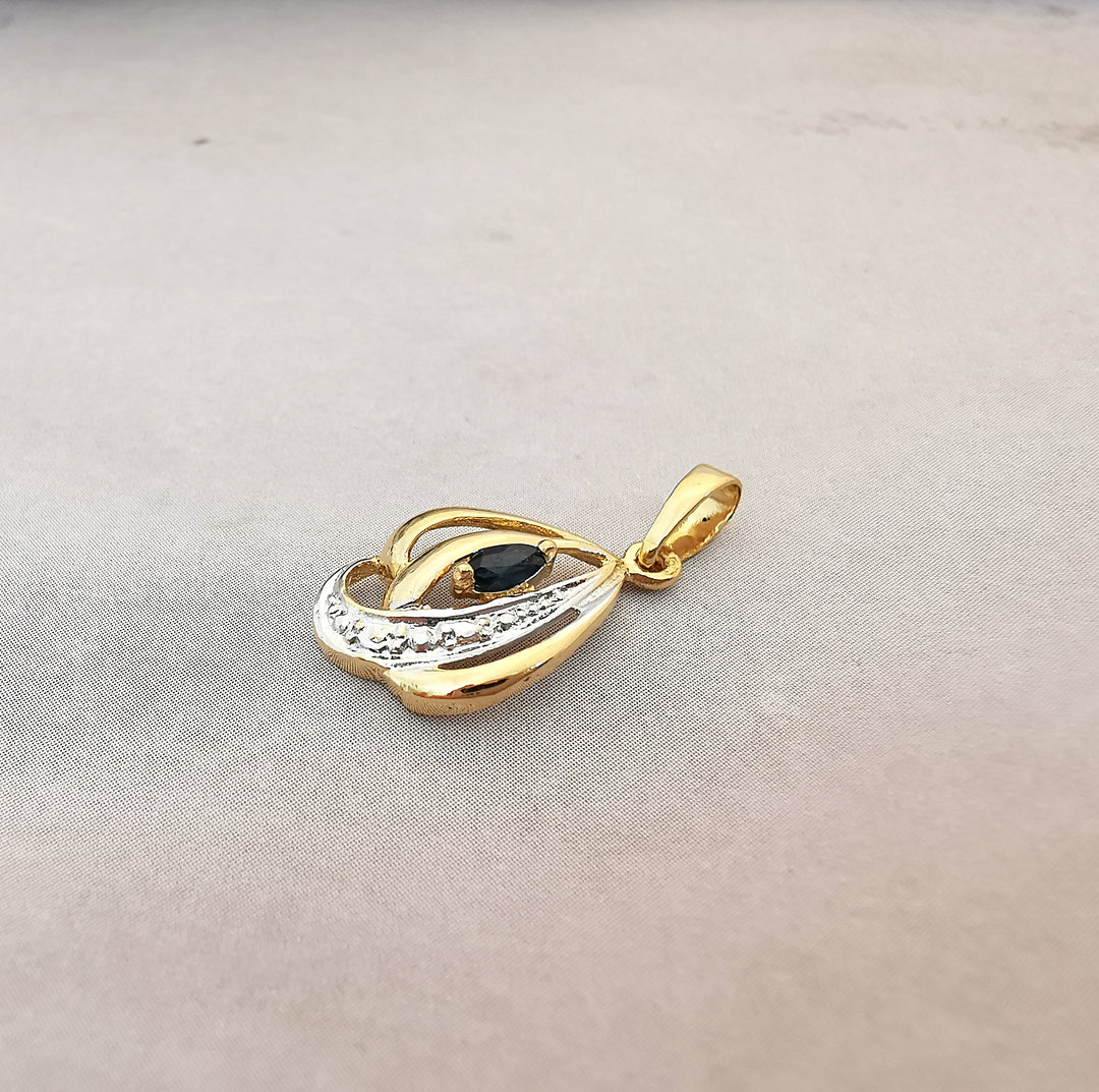 Pendentif Saphir taille navette / Or 2 tons 18 K / (750°/°°) / 18 carats