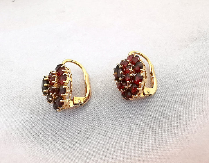 Boucles d'oreilles dormeuses / Grenats / Or 18 K / (750°/°°) / 18 carats