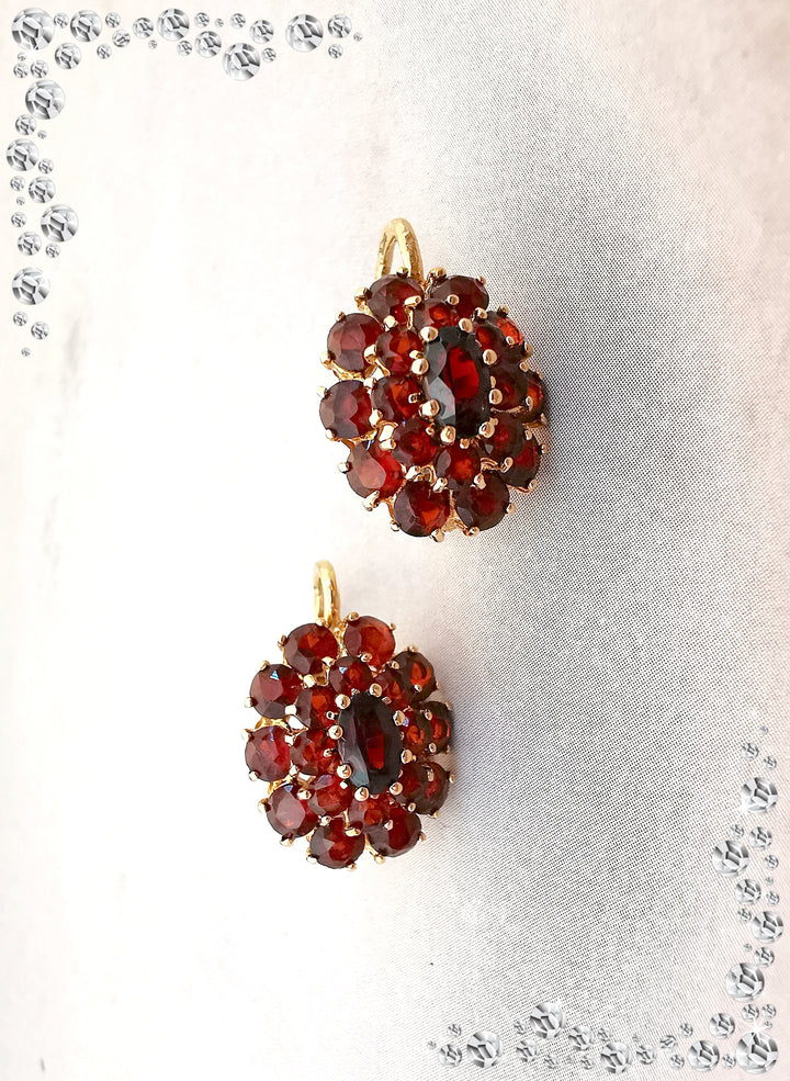 Boucles d'oreilles dormeuses / Grenats / Or 18 K / (750°/°°) / 18 carats