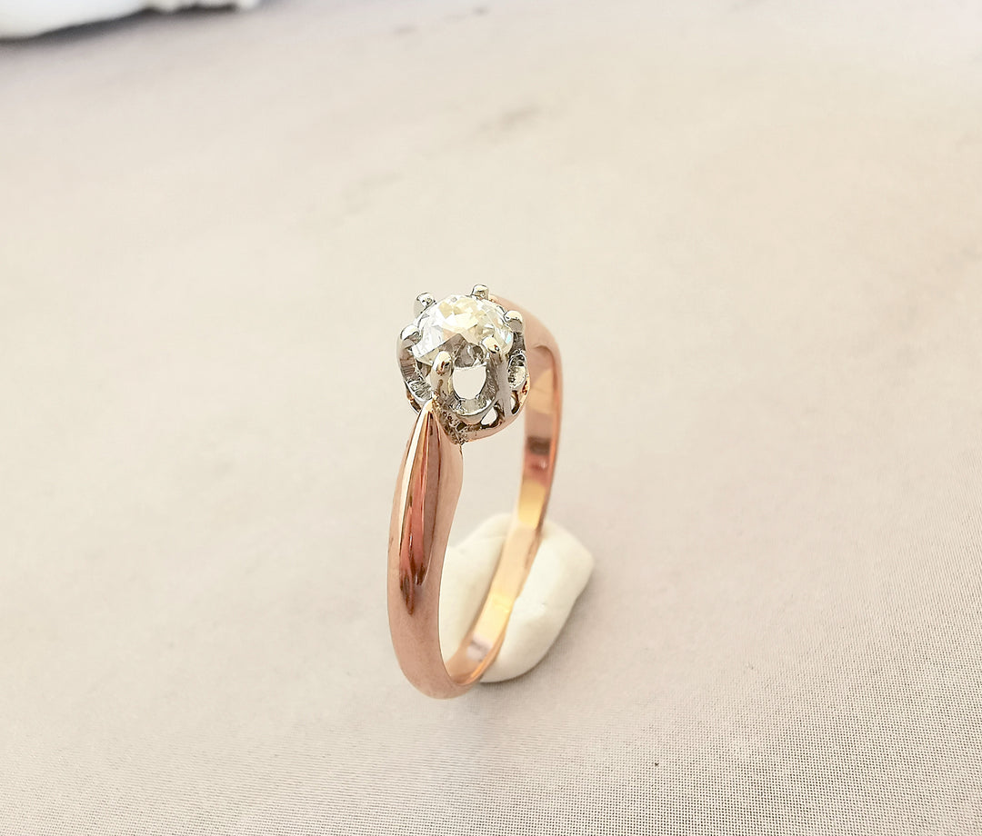 Bague Ancienne solitaire / Or Rose 18 K et Platine / Diamant taille ancienne 0,20 ct / 750/ 18 carats