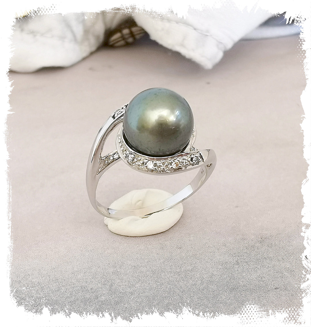 Bague / Perle de Tahiti 9,22 mm / Diamants / Or blanc 18 K / (750°/°°) / 18 carats