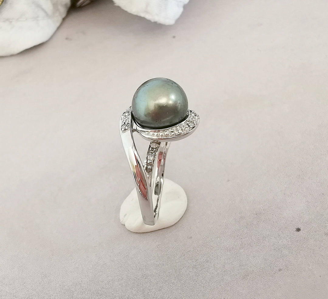 Bague / Perle de Tahiti 9,22 mm / Diamants / Or blanc 18 K / (750°/°°) / 18 carats