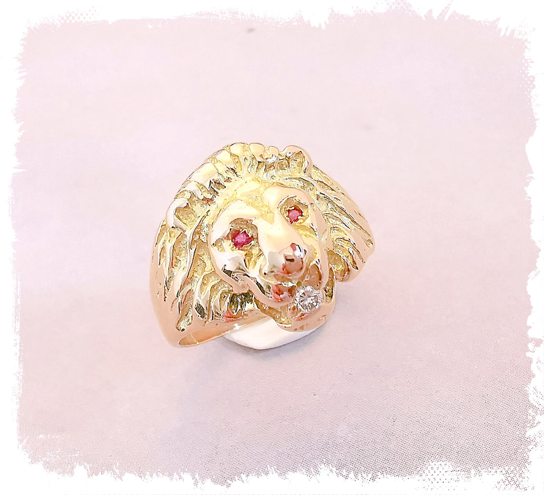 Bague Chevalière tête de lion / Rubis / Diamant /  Or Jaune 18 K / (750°/°°) / 18 carats