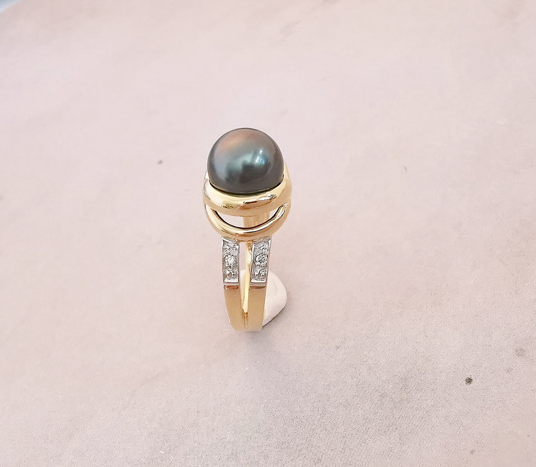 Bague / Perle de Tahiti 8,3 mm / Diamants / Or 18 K / (750°/°°) / 18 carats