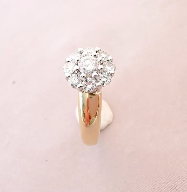 Bague Fleur / Diamants 1,05 ct / Or 18 K / (750°/°°) / 18 carats