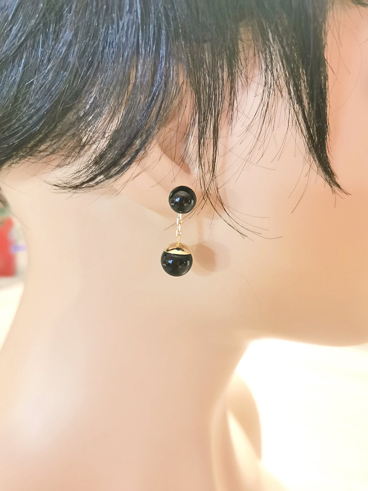 Boucles d'oreilles pendantes Or Jaune 18 K / Perles d'Onyx noir / 18 carats / (750°/°°)