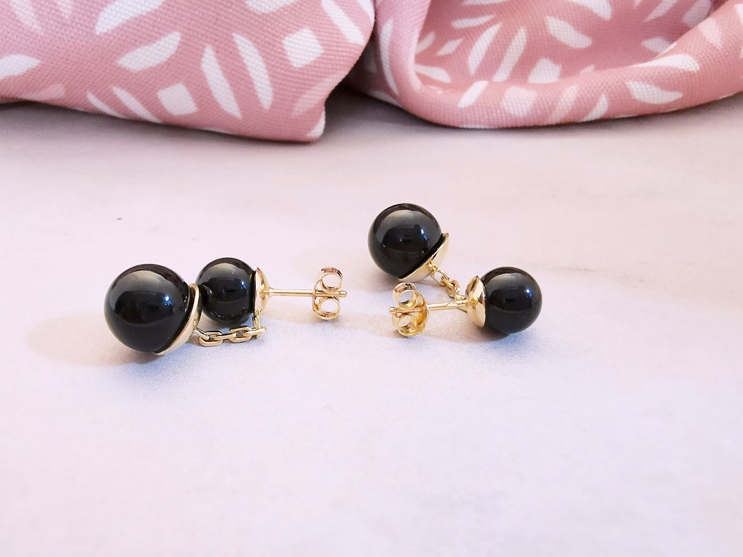 Boucles d'oreilles pendantes Or Jaune 18 K / Perles d'Onyx noir / 18 carats / (750°/°°)