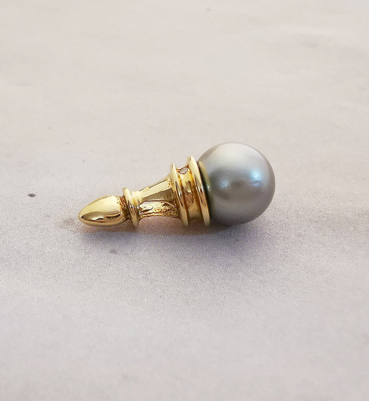 Pendentif Perle de Tahiti Ø 9,75 mm / Diamant / Or Jaune 18 K / (750°/°°) / 18 carats