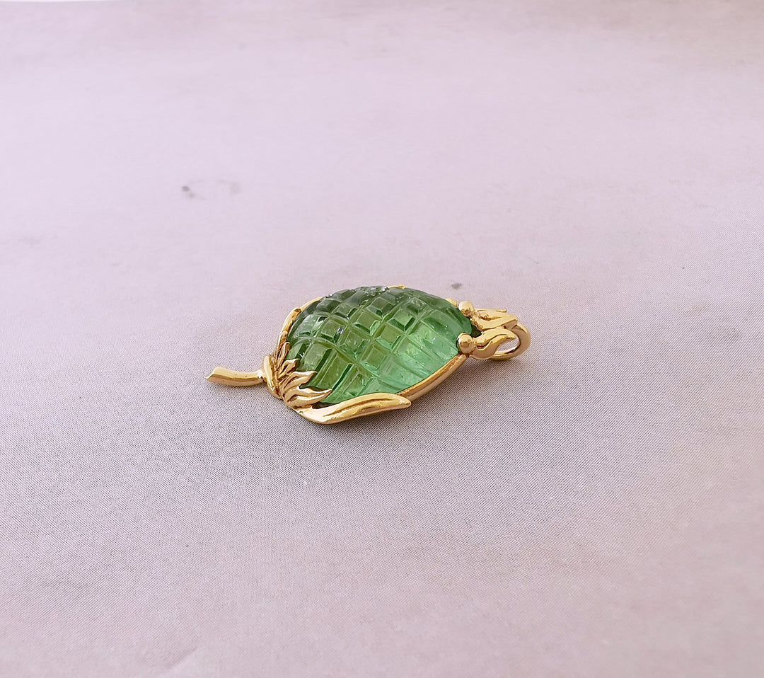 Pendentif Ancien THEO FENNELL / Tourmaline verte / 1995 / Or Jaune 18 K / (750°/°°) / 18 carats