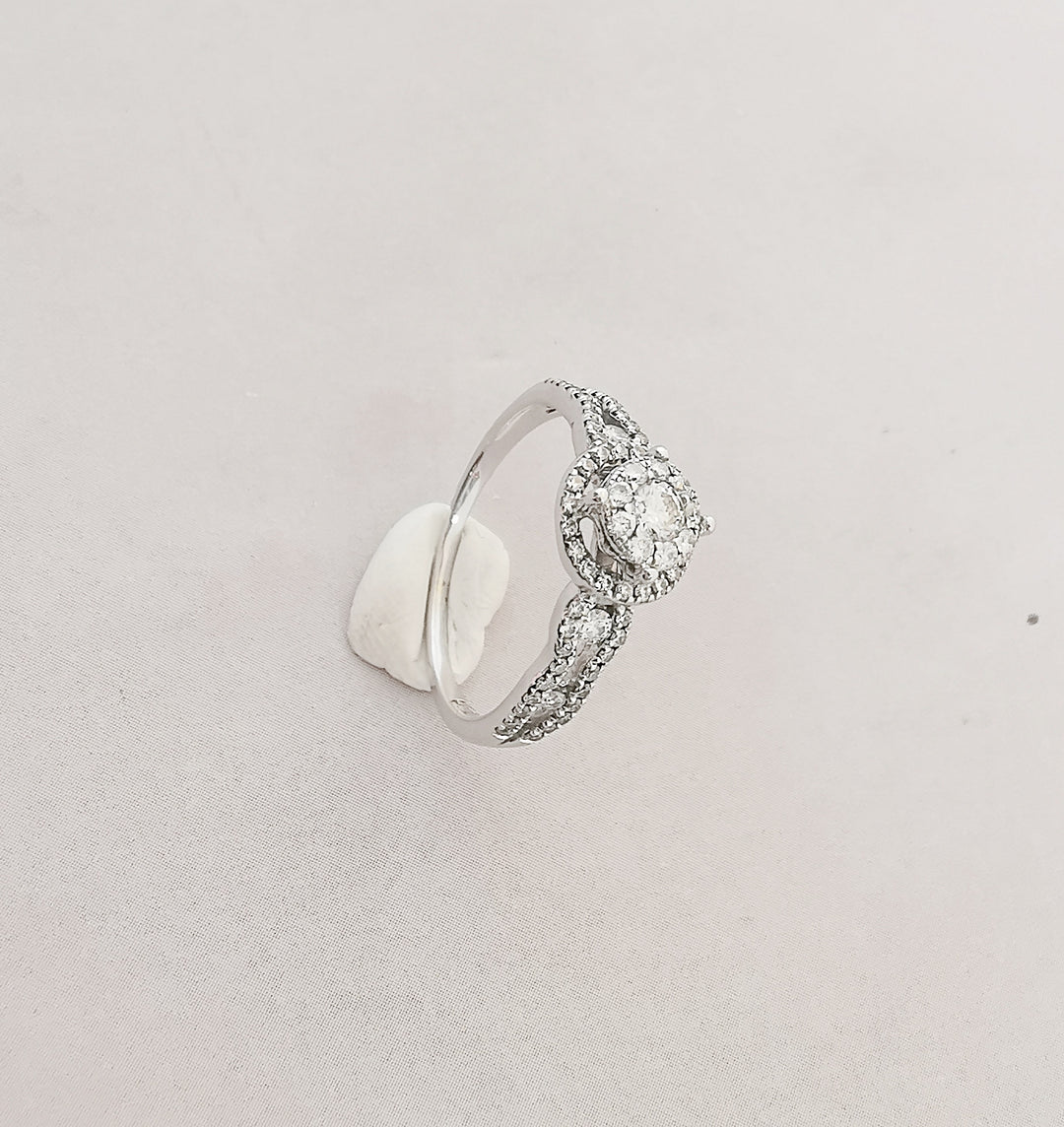 Bague de fiançailles / Diamants 0,60 ct / Or Gris 18 K / 18 carats / (750°/°°)