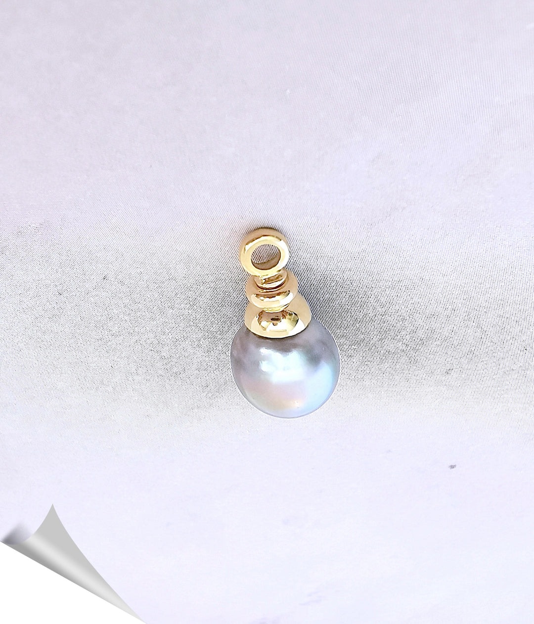 Pendentif Perle de Tahiti Ø 9,80 mm / Monture Or Jaune 18 K / (750°/°°) / 18 carats