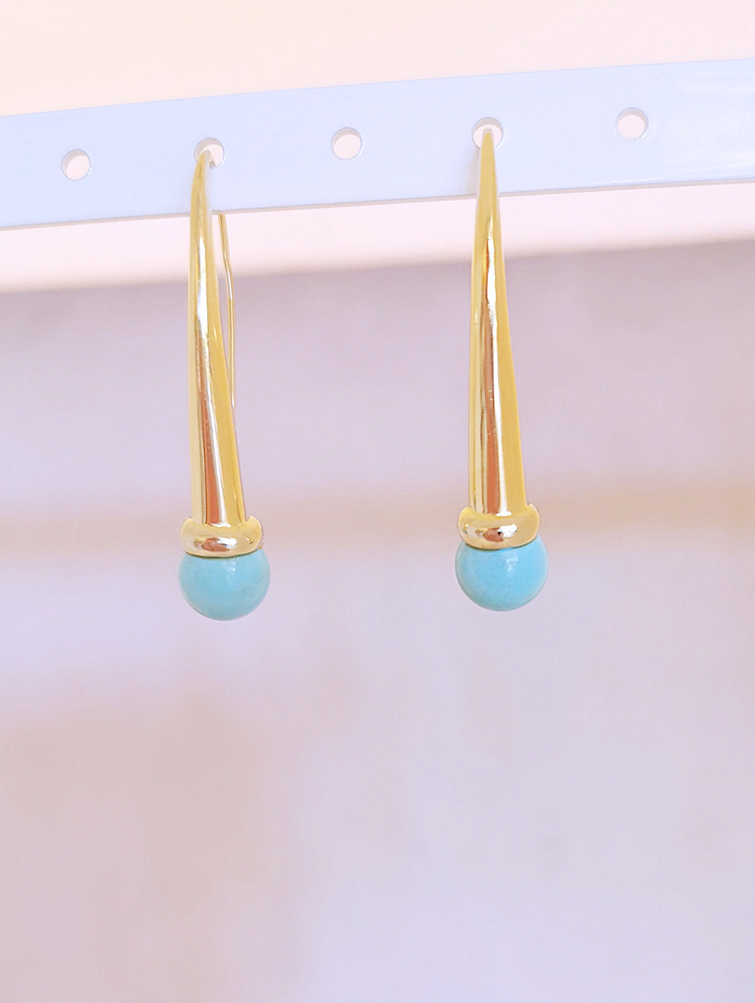 Boucles d'oreilles pendantes Or Jaune 18 K / Perles de Turquoise / 18 carats / (750°/°°)