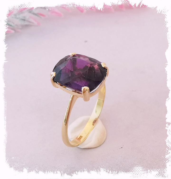 Bague Spinelle mauve en Solitaire / Or Jaune 18 K / (750°/°°) / 18 carats