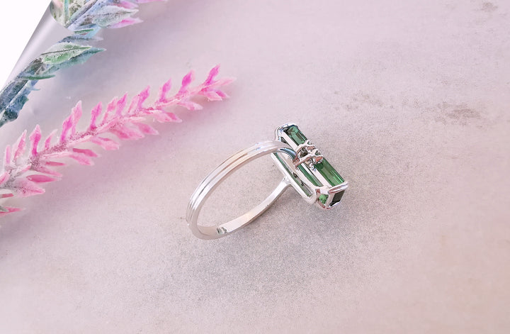 Bague Tourmaline verte - Taille baguette - Diamants Or Blanc 18 K (750°/°°) 18 carats