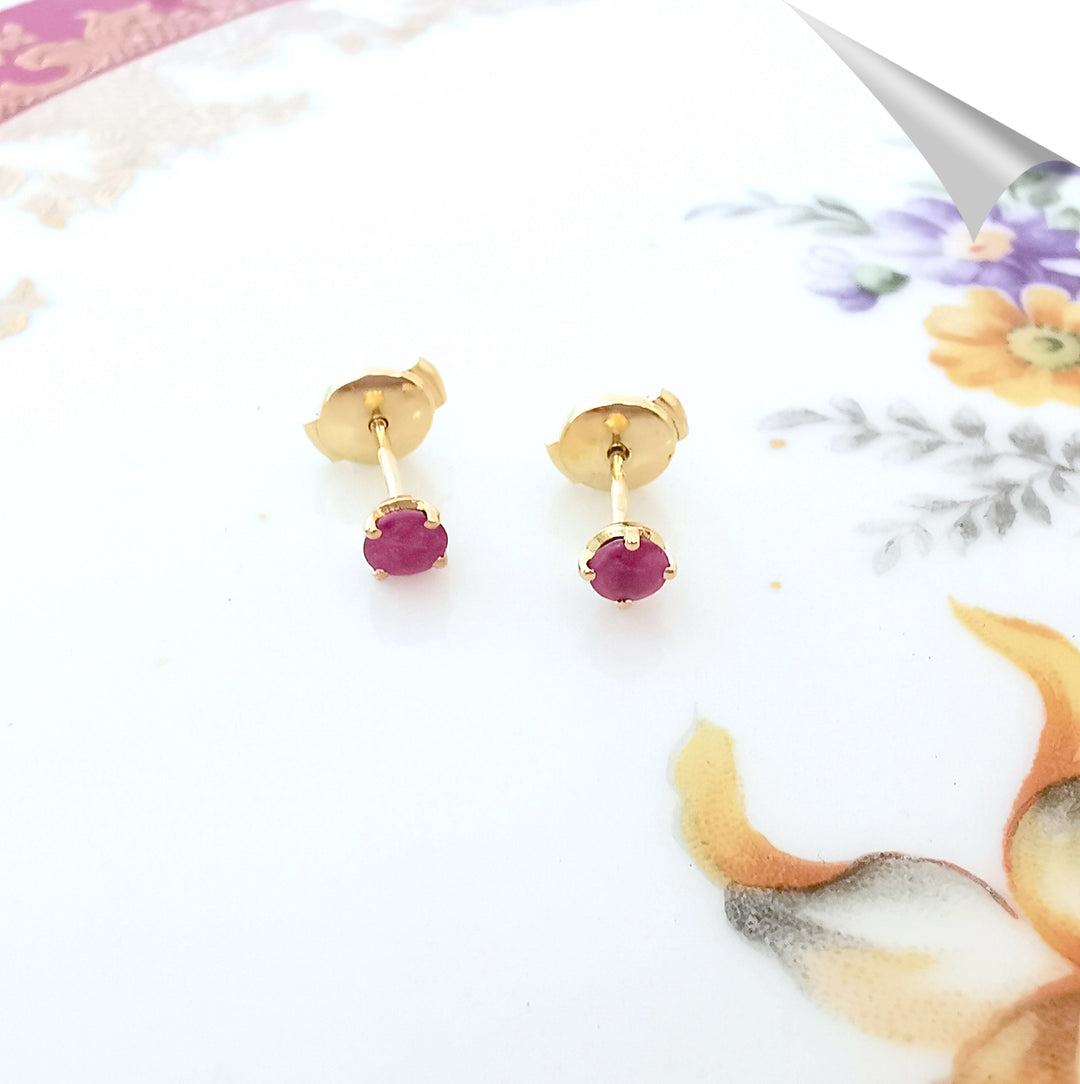 Neuves Boucles d'oreilles puces / clous / Rubis Ø 4 mm / Alpa / Or 18 K / 18 carats / (750°/°°)