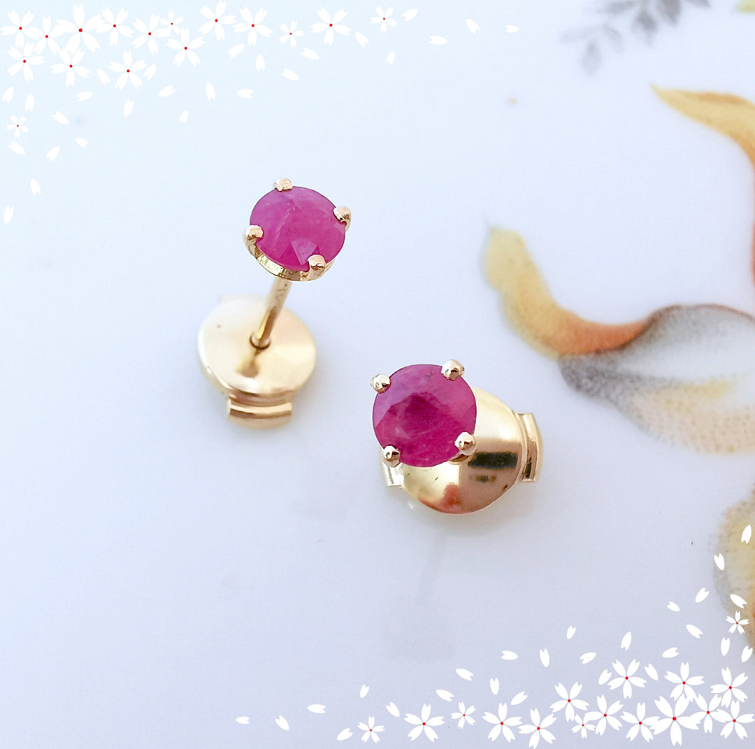 Neuves Boucles d'oreilles puces / clous / Rubis Ø 4 mm / Alpa / Or 18 K / 18 carats / (750°/°°)