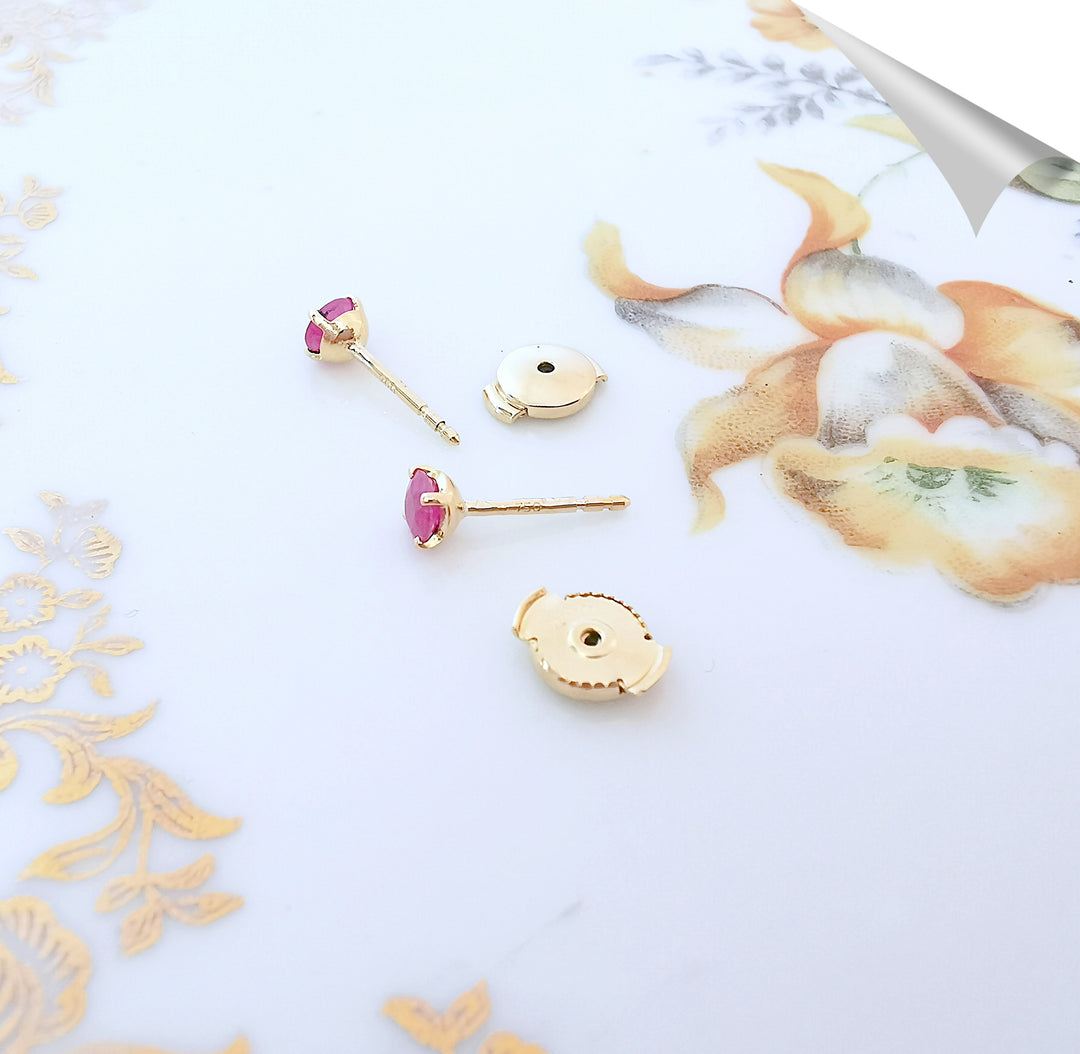 Neuves Boucles d'oreilles puces / clous / Rubis Ø 4 mm / Alpa / Or 18 K / 18 carats / (750°/°°)