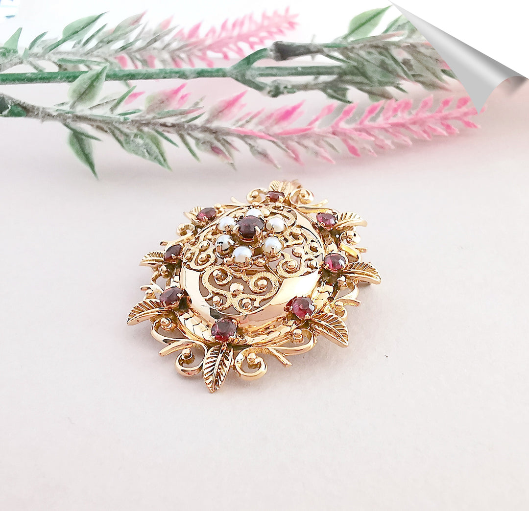 Pendentif - Broche / Grenats / Perles de culture / Or Jaune 18 K / (750°/°°) / 18 carats