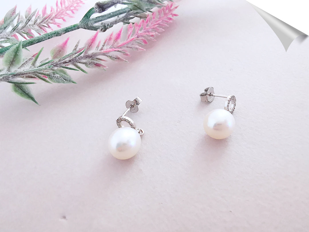 Boucles d'oreilles pendantes Perles de culture / Diamants / Or Blanc 18 K / 18 carats / (750°/°°)