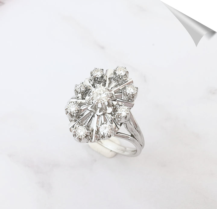 Bague Ancienne / Diamants / Or Blanc 18 K / 18 carats / (750°/°°)