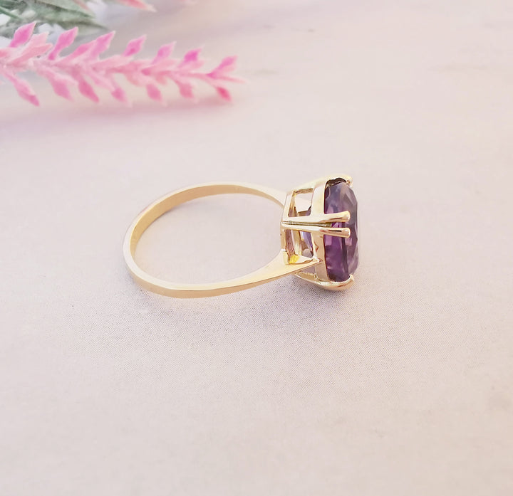 vue à plat joaillerie d'occasion bague amethyste or 18K