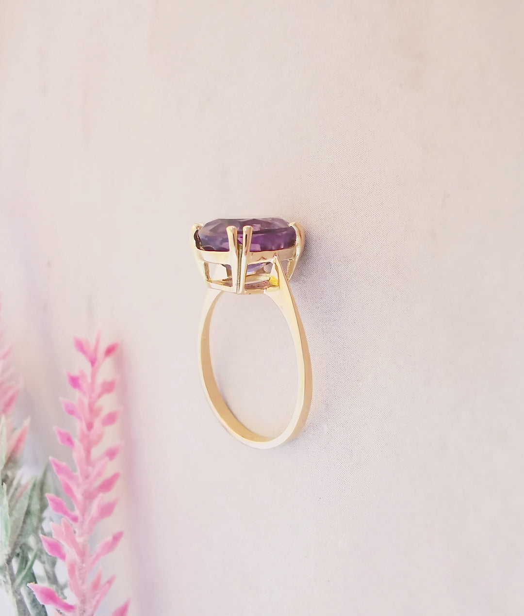 vue droite joaillerie de seconde main bague femme amethyste or 18K