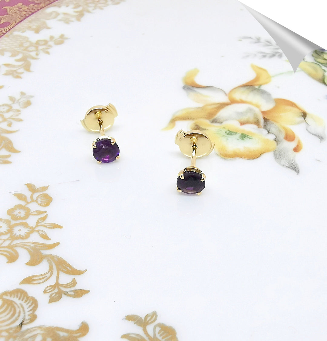 photo joaillerie_puces_Or_Jaune_18K_et_Am_thystes_facettees